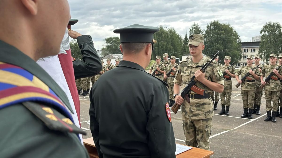 Сегодня в Сыктывкаре состоялась торжественная церемония принятия Военной присяги военнослужащими по призыву Центра подготовки личного состава Северо-Западного округа Росгвардии, участие в которой приняли молодые люди из...