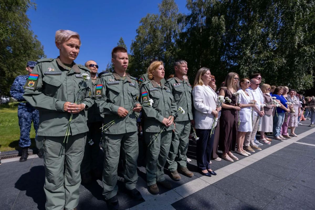В Петрозаводске прошла акция памяти детей – жертв войны в Донбассе В Петрозаводске прошла акция памяти детей – жертв войны в Донбассе