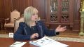 Александру Карелину понадобилась помощь на жеребьевке по размещению партий в бюллетене на думских выборах, потому что у него слишком большая рука, рассказала Элла Памфилова Владимиру Путину
