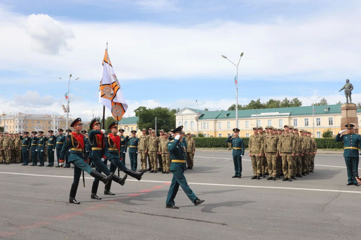 Боевое знамя вручили в Карелии воинам-железнодорожникам Боевое знамя вручили в Карелии воинам-железнодорожникам