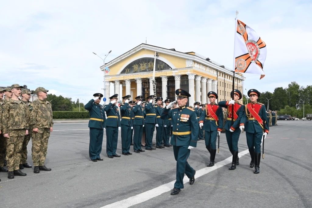 Железнодорожной бригаде в Карелии вручили боевое знамя Железнодорожной бригаде в Карелии вручили боевое знамя