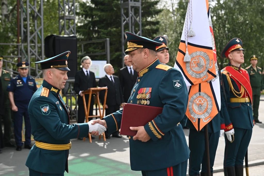 Железнодорожной бригаде в Карелии вручили боевое знамя Железнодорожной бригаде в Карелии вручили боевое знамя