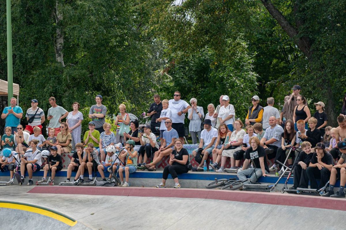 В Петрозаводске открыли новый скейт-парк: первым большим событием на площадке стал фестиваль «809» В Петрозаводске открыли новый скейт-парк: первым большим событием на площадке стал фестиваль «809»