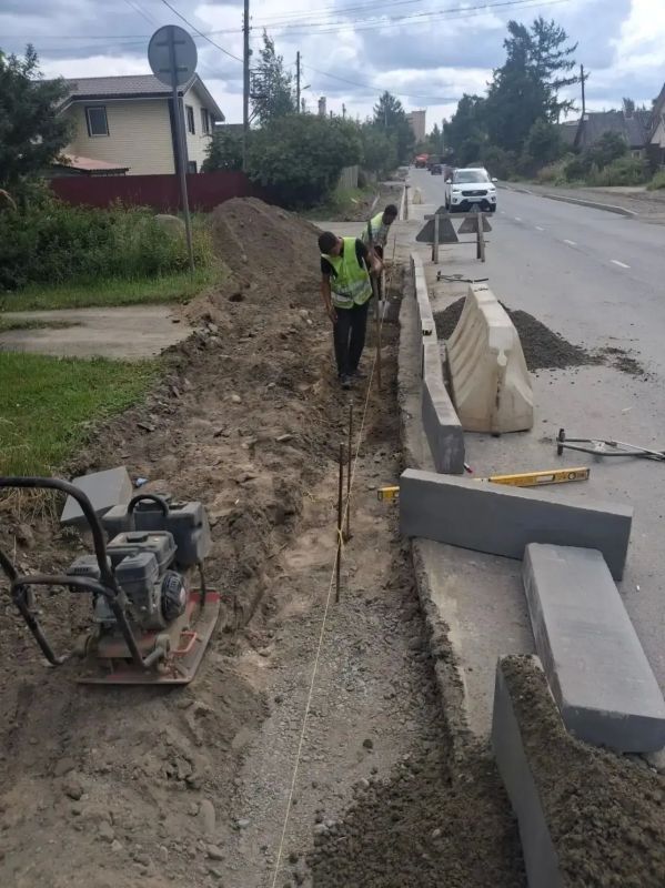 В Петрозаводске ремонтируют тротуары В Петрозаводске ремонтируют тротуары