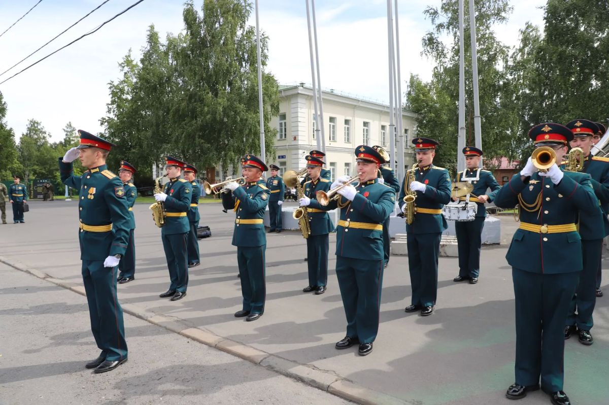Боевое знамя вручили в Карелии воинам-железнодорожникам Боевое знамя вручили в Карелии воинам-железнодорожникам