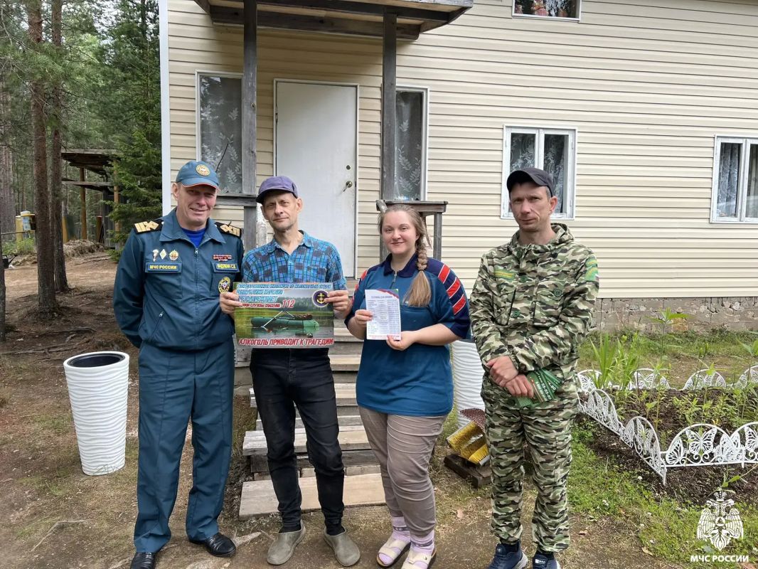 Сотрудники МЧС Карелии провели профилактические мероприятия Сотрудники МЧС Карелии провели профилактические мероприятия