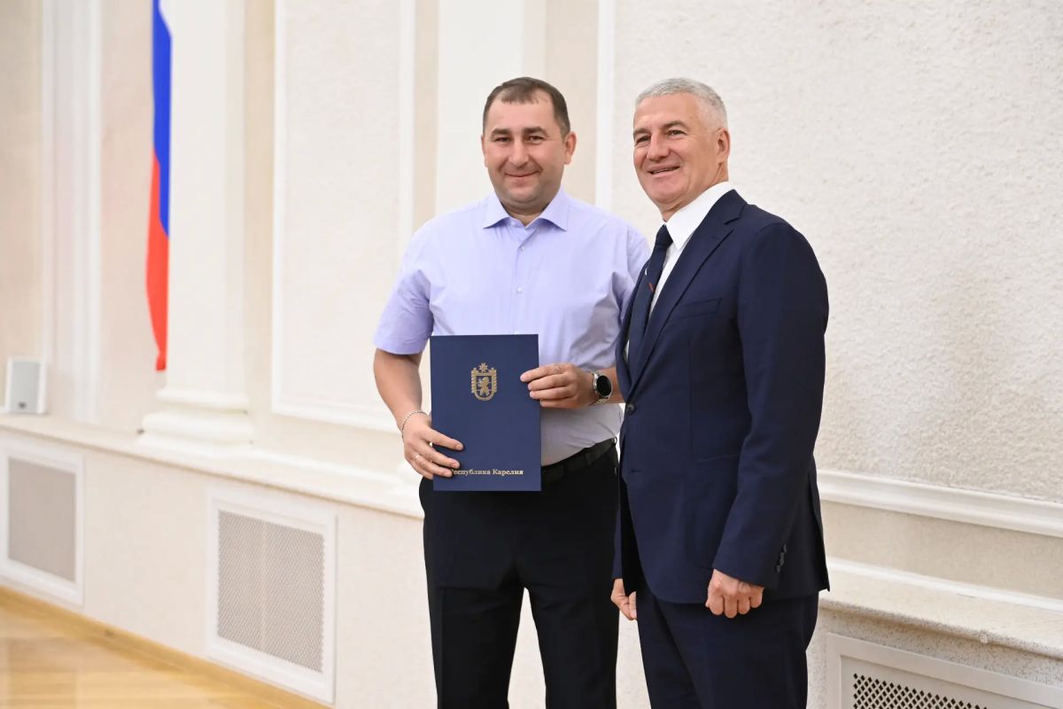 Парфенчиков вручил госнаграды работникам строительного комплекса Карелии Парфенчиков вручил госнаграды работникам строительного комплекса Карелии