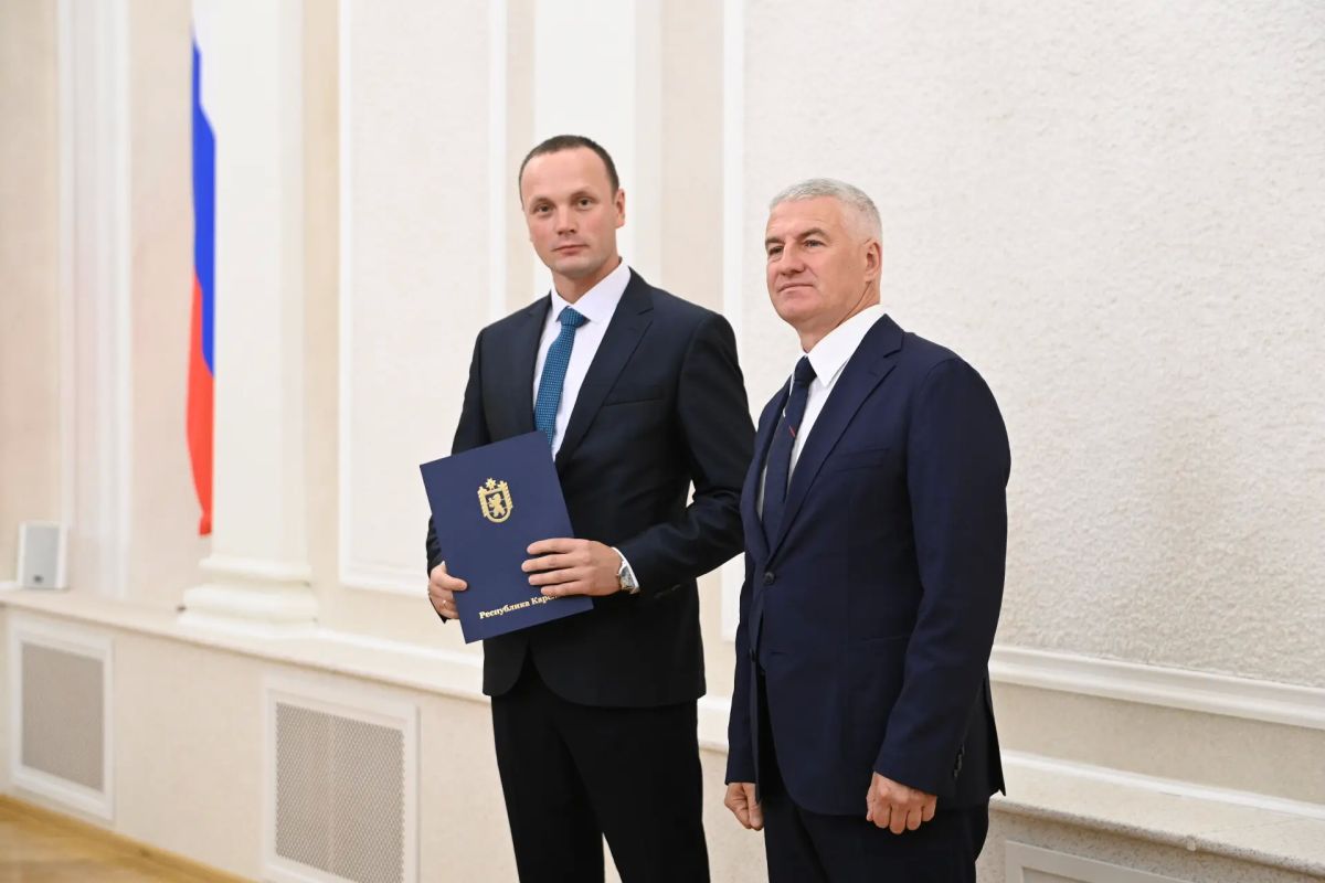 Парфенчиков вручил госнаграды работникам строительного комплекса Карелии Парфенчиков вручил госнаграды работникам строительного комплекса Карелии