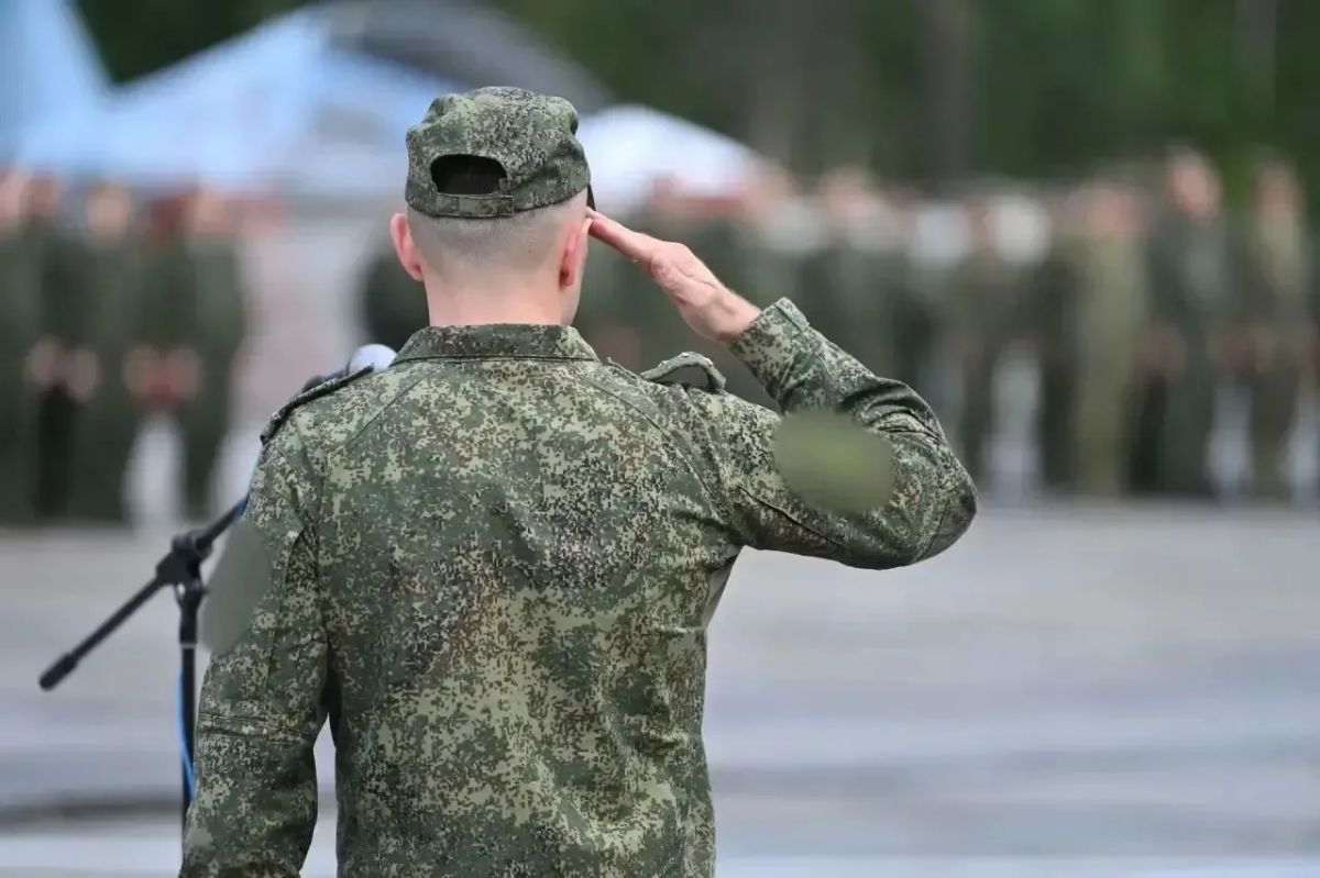 Артур Парфенчиков: Спасибо за службу!. Сегодня, в День Военно-воздушных сил, вручил благодарственные письма военнослужащим гарнизона «Бесовец» Артур Парфенчиков: Спасибо за службу!. Сегодня, в День Военно-воздушных сил, вручил благодарственные письма военнослужащим гарнизона «Бесовец»
