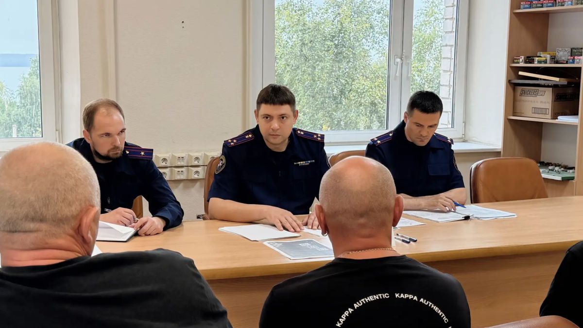 Руководитель следственного управления провел личный прием граждан по вопросу невыплаты заработной платы Руководитель следственного управления провел личный прием граждан по вопросу невыплаты заработной платы