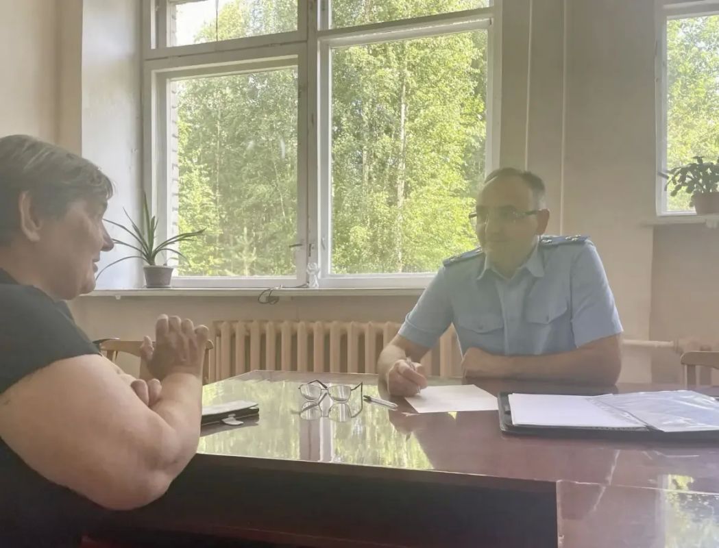 На контроле прокурора республики Дмитрия Харченкова находится работа по организации выездных личных приемов граждан в отдаленных населенных пунктах На контроле прокурора республики Дмитрия Харченкова находится работа по организации выездных личных приемов граждан в отдаленных населенных пунктах