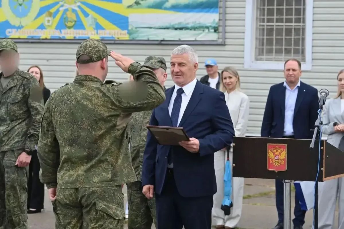 Артур Парфенчиков: Спасибо за службу!. Сегодня, в День Военно-воздушных сил, вручил благодарственные письма военнослужащим гарнизона «Бесовец» Артур Парфенчиков: Спасибо за службу!. Сегодня, в День Военно-воздушных сил, вручил благодарственные письма военнослужащим гарнизона «Бесовец»