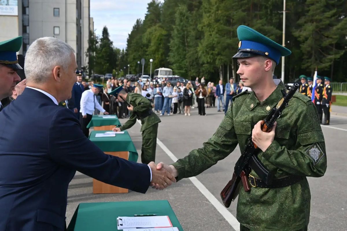 Артур Парфенчиков: Сегодня напутствовал новобранцев в пограничном подразделении Костомукши Артур Парфенчиков: Сегодня напутствовал новобранцев в пограничном подразделении Костомукши