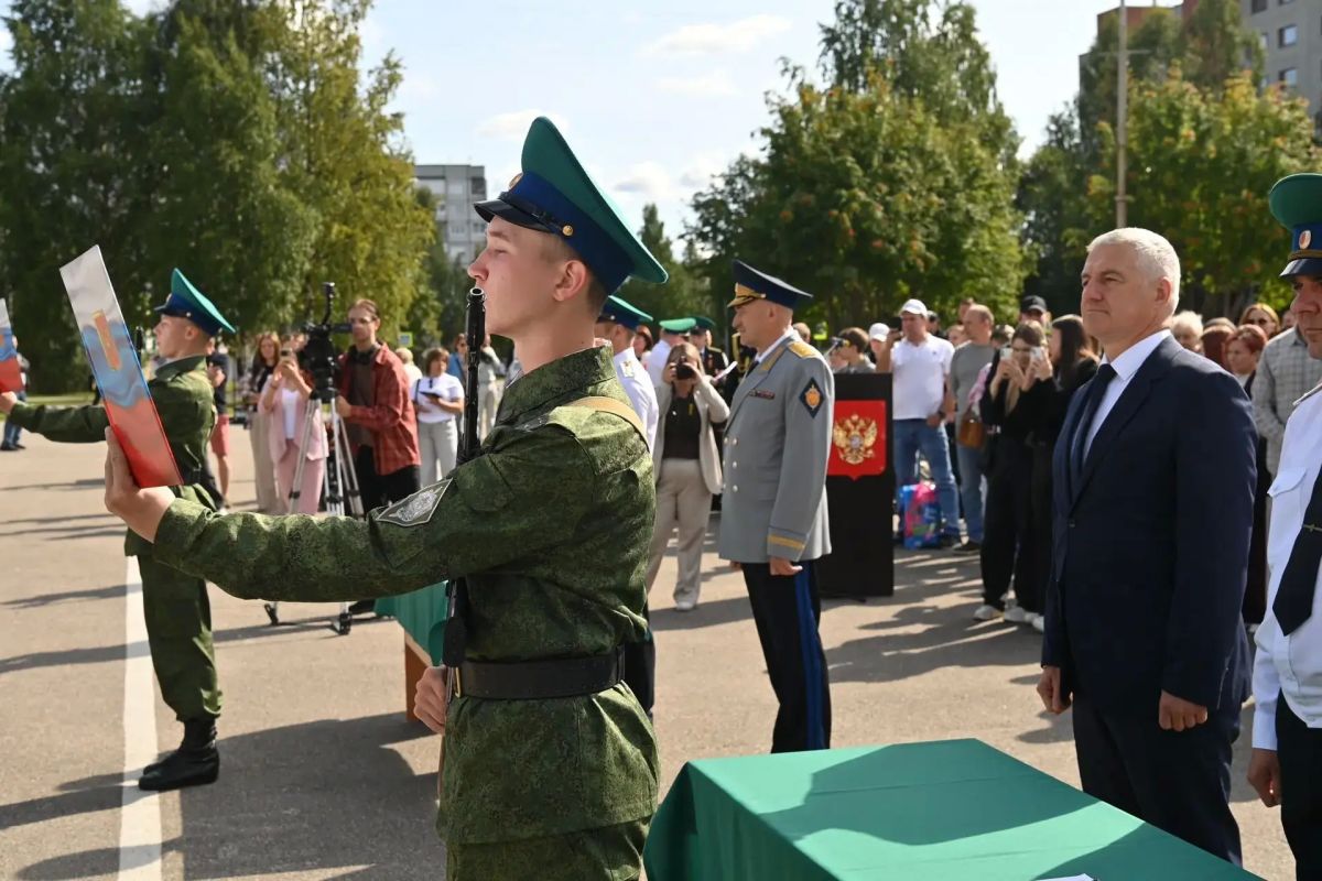 Артур Парфенчиков: Сегодня напутствовал новобранцев в пограничном подразделении Костомукши Артур Парфенчиков: Сегодня напутствовал новобранцев в пограничном подразделении Костомукши