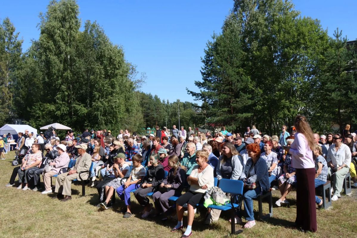 В Доме культуры поселка Кварцитный отремонтировали кровлю по программе «Конкретных дел» В Доме культуры поселка Кварцитный отремонтировали кровлю по программе «Конкретных дел»