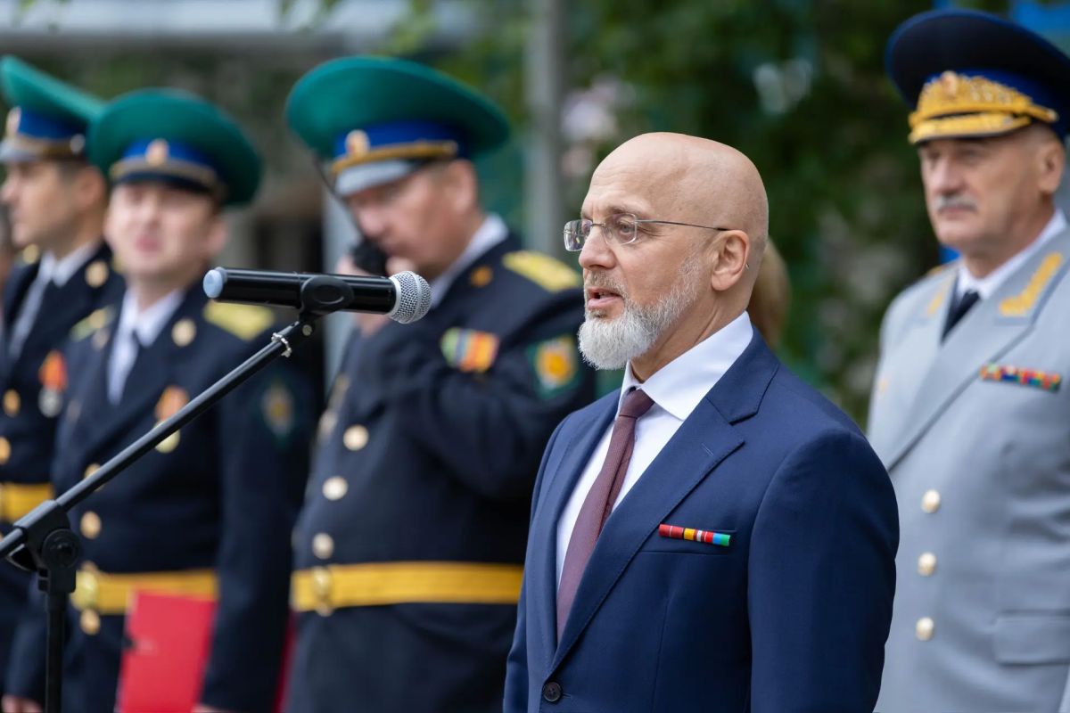 Элиссан Шандалович напутствовал молодых пограничников Элиссан Шандалович напутствовал молодых пограничников