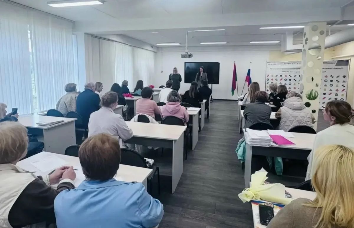Организаторы выборов встречаются с избирателями в трудовых коллективах Организаторы выборов встречаются с избирателями в трудовых коллективах