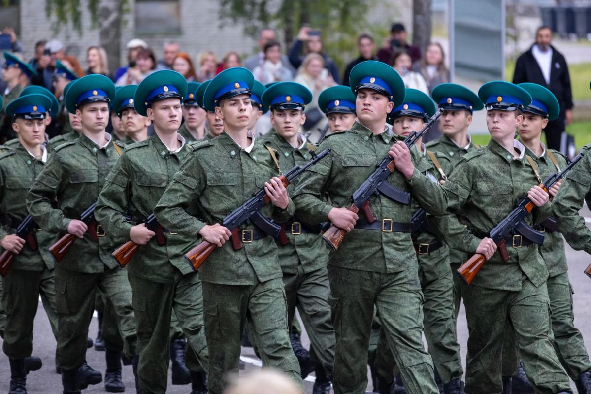 Элиссан Шандалович напутствовал молодых пограничников Элиссан Шандалович напутствовал молодых пограничников