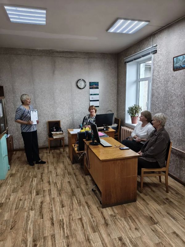 Организаторы выборов встречаются с избирателями в трудовых коллективах Организаторы выборов встречаются с избирателями в трудовых коллективах