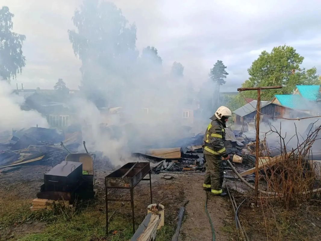Ночью 18 августа в поселке Поросозеро Суоярвского округа произошел ночной пожар Ночью 18 августа в поселке Поросозеро Суоярвского округа произошел ночной пожар