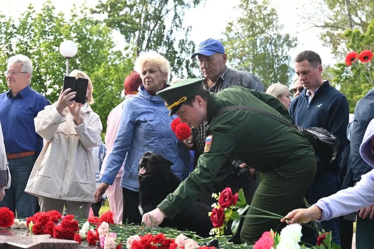 Памятник участникам СВО открыли в Беломорске Памятник участникам СВО открыли в Беломорске