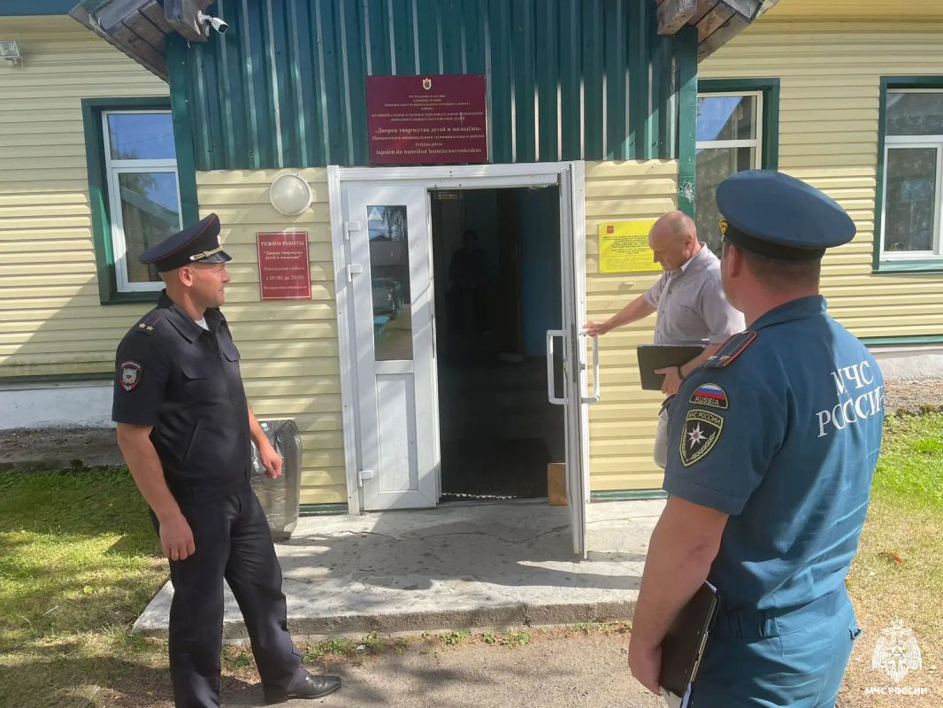 В Карелии прошли всероссийские учения по обеспечению безопасности в образовательных учреждениях В Карелии прошли всероссийские учения по обеспечению безопасности в образовательных учреждениях