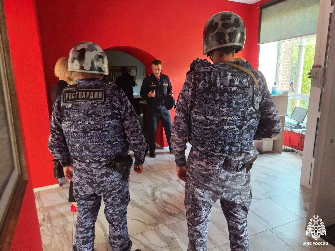 В Карелии прошли всероссийские учения по обеспечению безопасности в образовательных учреждениях В Карелии прошли всероссийские учения по обеспечению безопасности в образовательных учреждениях