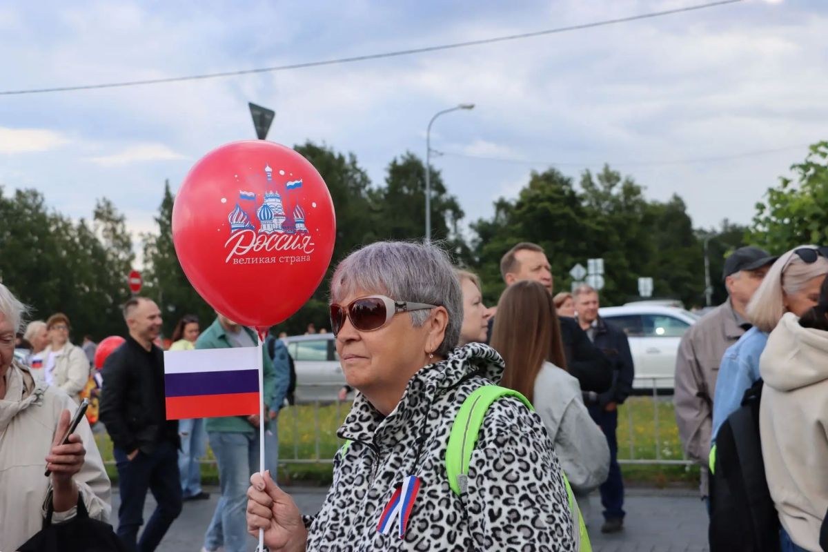 Кадры с сегодняшнего празднования Дня Российского флага в Петрозаводске Кадры с сегодняшнего празднования Дня Российского флага в Петрозаводске