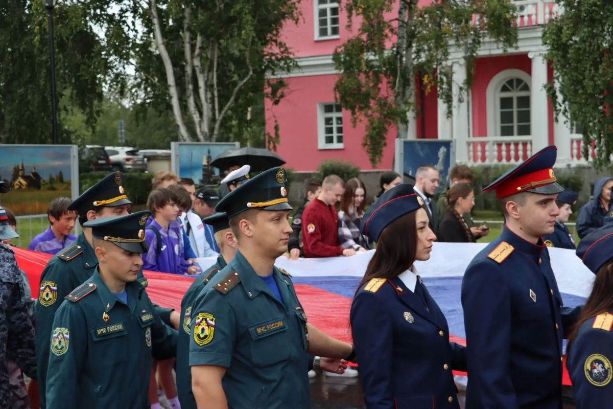 Кадры с сегодняшнего празднования Дня Российского флага в Петрозаводске Кадры с сегодняшнего празднования Дня Российского флага в Петрозаводске