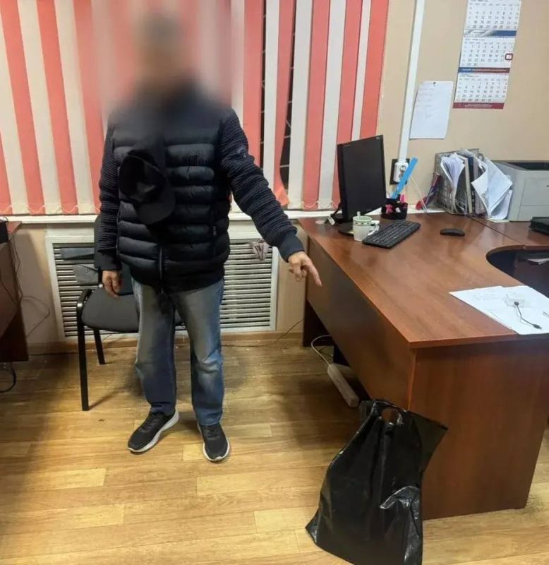 В Ленинградской области транспортными полицейскими раскрыта кража телефона и кроссовок, совершенная в поезде сообщением «Белгород – Петрозаводск» В Ленинградской области транспортными полицейскими раскрыта кража телефона и кроссовок, совершенная в поезде сообщением «Белгород – Петрозаводск»