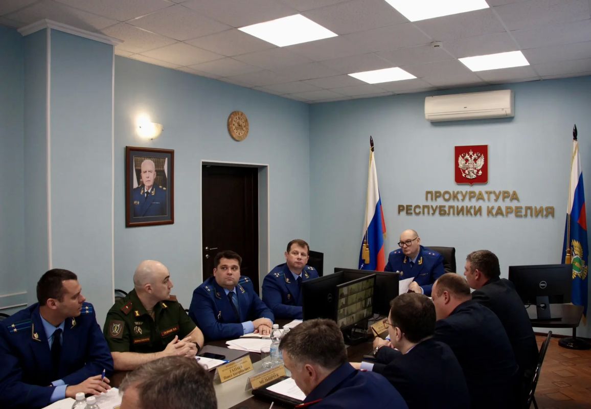 Под председательством прокурора республики Дмитрия Харченкова состоялось координационное совещание руководителей правоохранительных органов региона, посвященное вопросам противодействия преступлениям, совершаемым с... Под председательством прокурора республики Дмитрия Харченкова состоялось координационное совещание руководителей правоохранительных органов региона, посвященное вопросам противодействия преступлениям, совершаемым с...