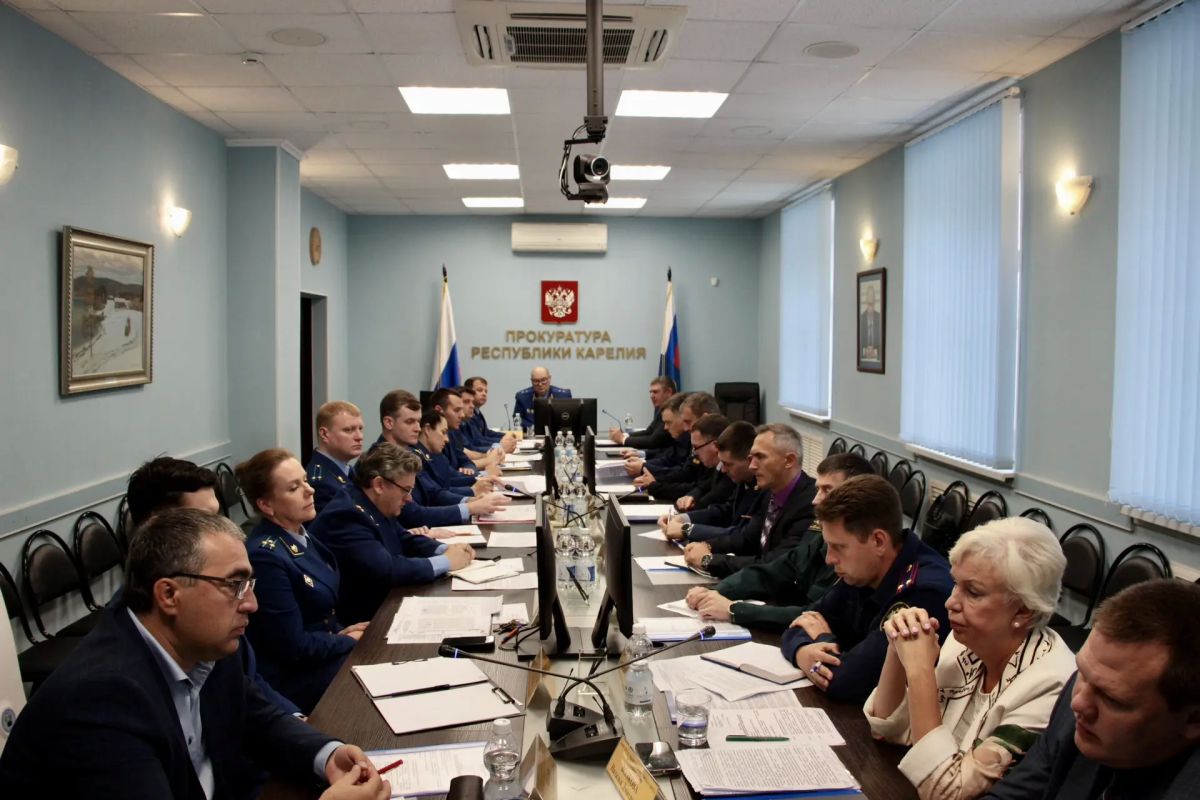 Под председательством прокурора республики Дмитрия Харченкова состоялось координационное совещание руководителей правоохранительных органов региона, посвященное вопросам противодействия преступлениям, совершаемым с... Под председательством прокурора республики Дмитрия Харченкова состоялось координационное совещание руководителей правоохранительных органов региона, посвященное вопросам противодействия преступлениям, совершаемым с...