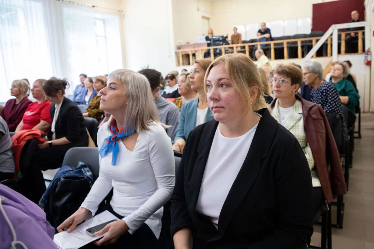 Педагоги Пряжинского и Прионежского районов провели августовские педсоветы Педагоги Пряжинского и Прионежского районов провели августовские педсоветы