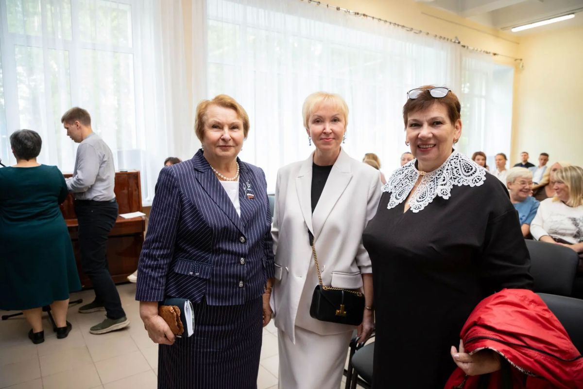Педагоги Пряжинского и Прионежского районов провели августовские педсоветы Педагоги Пряжинского и Прионежского районов провели августовские педсоветы