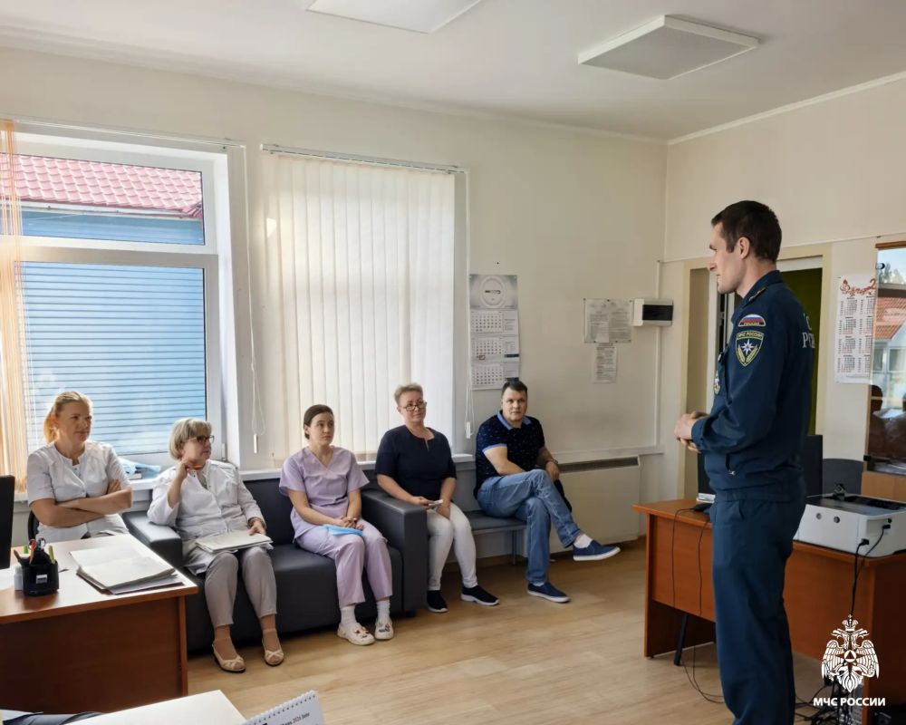 Сотрудниками МЧС Карелии был проведен инструктаж по пожарной безопасности для работников ГБУЗ «Калевальская ЦРБ»