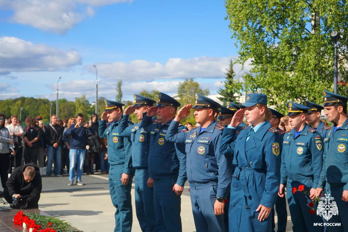 Эхо бесланской печали. Сотрудники МЧС Карелии почтили память жертв трагедии 2004 года в Беслане Эхо бесланской печали. Сотрудники МЧС Карелии почтили память жертв трагедии 2004 года в Беслане