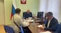 Прокурор республики Дмитрий Харченков совершил рабочую поездку в Питкярантский муниципальный округ, в ходе которой провел прием граждан и в преддверии начала учебного года посетил МОУ Среднюю общеобразовательную школу № 2...