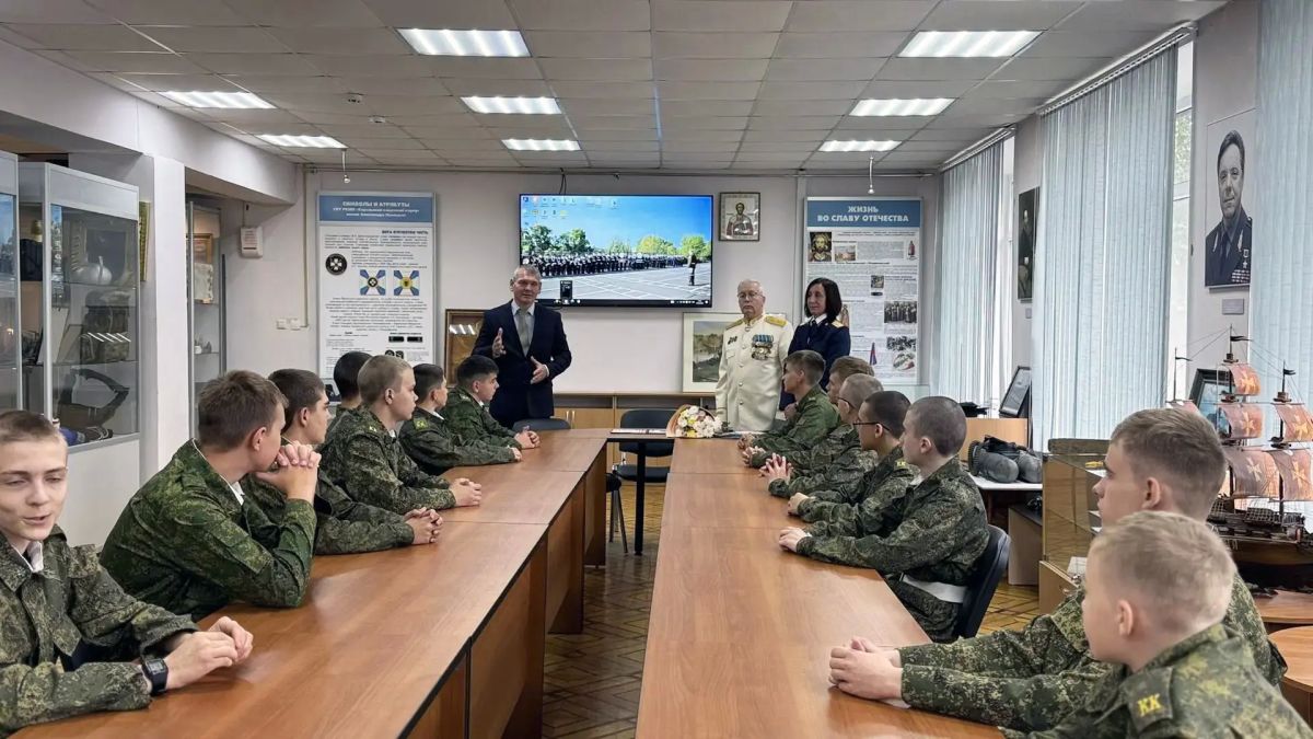 Председатель Союза ветеранов следствия Республики Карелии провел занятие для воспитанников профильного класса Следственного комитета России Председатель Союза ветеранов следствия Республики Карелии провел занятие для воспитанников профильного класса Следственного комитета России