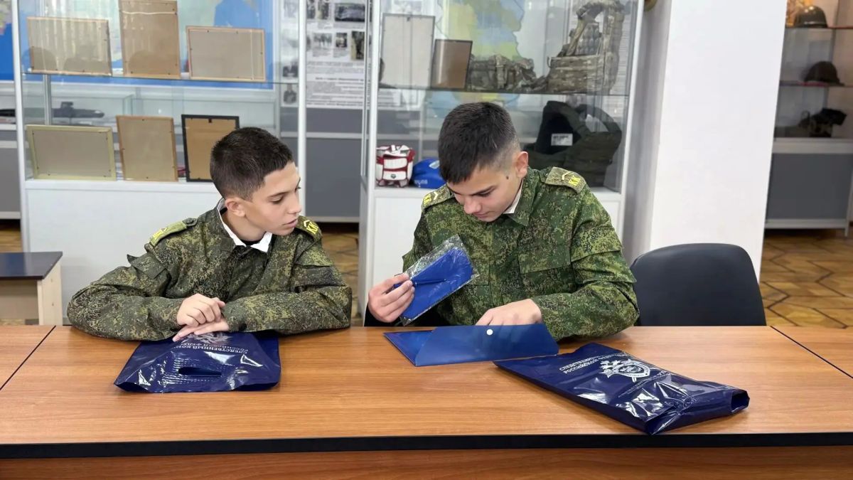 Председатель Союза ветеранов следствия Республики Карелии провел занятие для воспитанников профильного класса Следственного комитета России Председатель Союза ветеранов следствия Республики Карелии провел занятие для воспитанников профильного класса Следственного комитета России