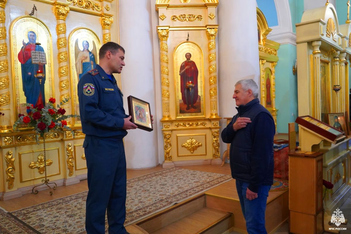 Сохрани от огненного пламени, от удара молнии избавь и даруй всякие блага Сохрани от огненного пламени, от удара молнии избавь и даруй всякие блага