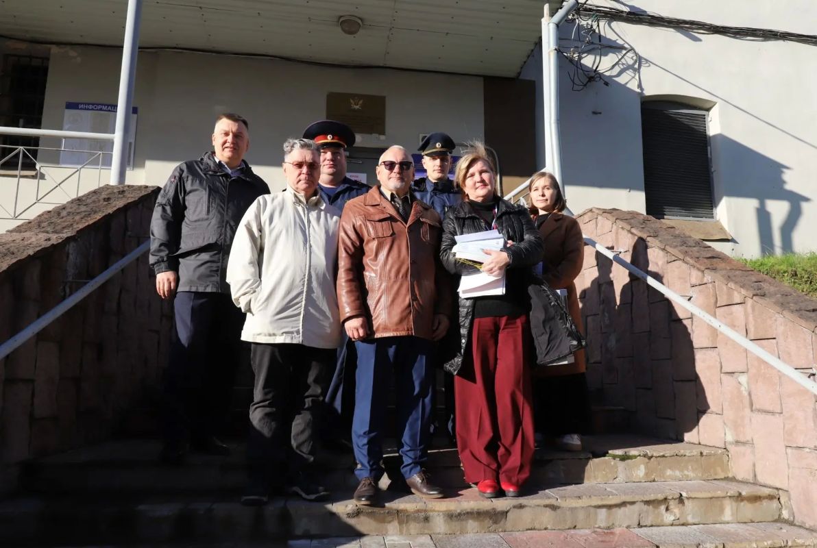 Права граждан под стражей - под общественным контролем: ОНК и омбудсмен проверили ход голосования в петрозаводском СИЗО