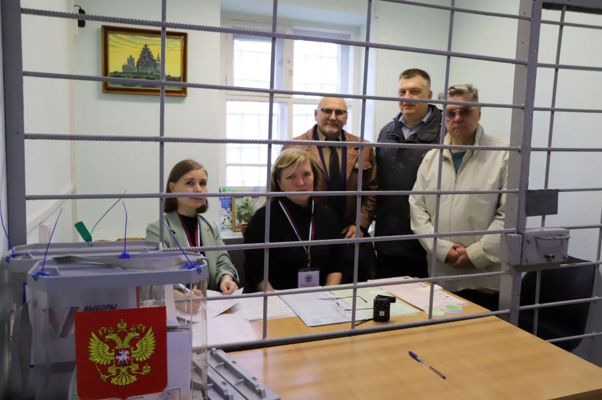 Права граждан под стражей - под общественным контролем: ОНК и омбудсмен проверили ход голосования в петрозаводском СИЗО Права граждан под стражей - под общественным контролем: ОНК и омбудсмен проверили ход голосования в петрозаводском СИЗО