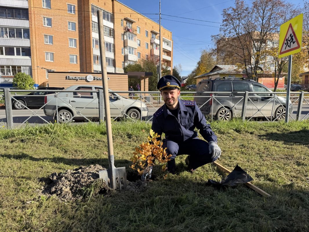 Сотрудники следственного управления приняли участие в памятных мероприятиях, посвящённых 82-й годовщине освобождения Карелии от немецко-фашистских и финских захватчиков Сотрудники следственного управления приняли участие в памятных мероприятиях, посвящённых 82-й годовщине освобождения Карелии от немецко-фашистских и финских захватчиков
