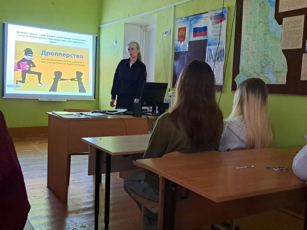 Карельские полицейские активно проводят встречи со школьниками Карельские полицейские активно проводят встречи со школьниками
