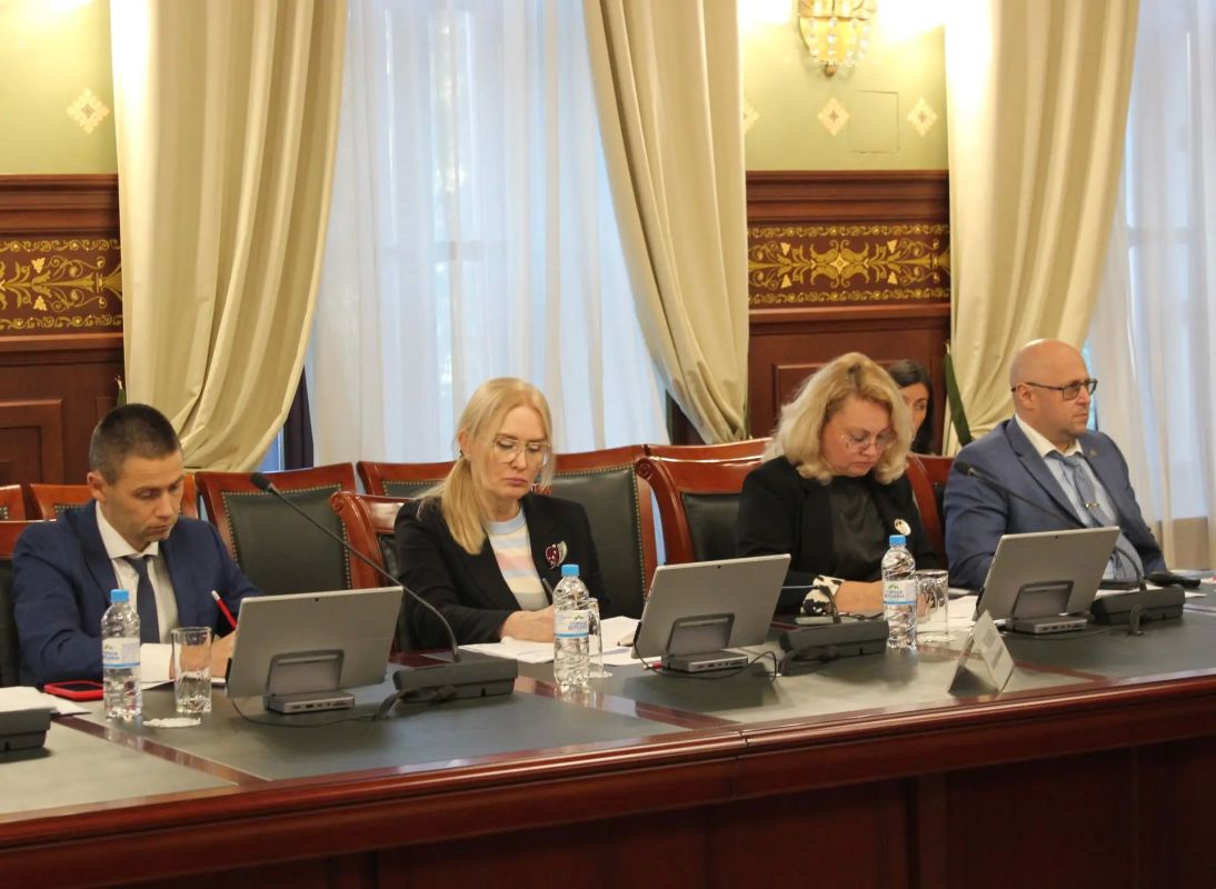 Руководитель Росреестра Олег Скуфинский в режиме ВКС провел совещание с главой Республики Карелия Артуром Парфенчиковым, в ходе которого обсудили реализацию в регионе поручений Президента и Правительства Российской... Руководитель Росреестра Олег Скуфинский в режиме ВКС провел совещание с главой Республики Карелия Артуром Парфенчиковым, в ходе которого обсудили реализацию в регионе поручений Президента и Правительства Российской...