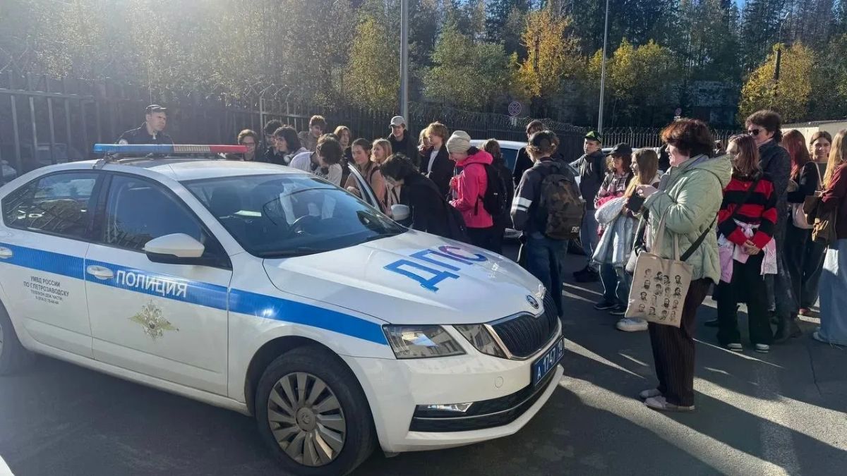 Карельские полицейские активно проводят встречи со школьниками Карельские полицейские активно проводят встречи со школьниками