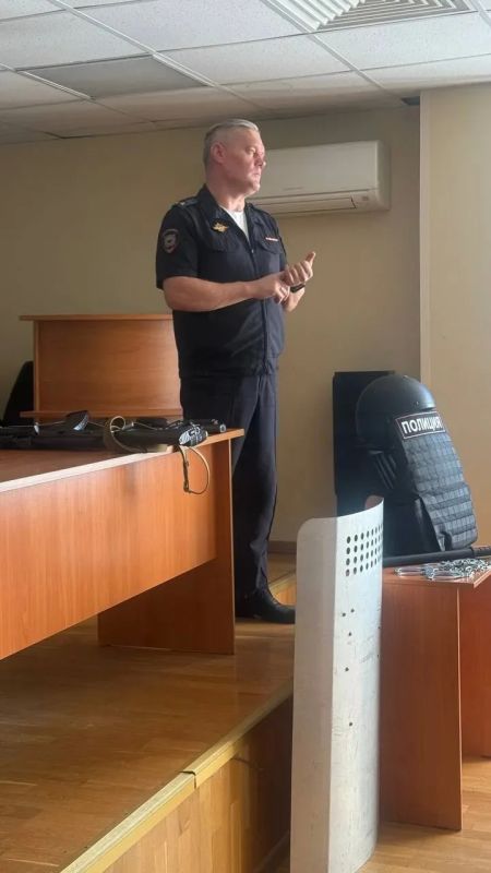 Карельские полицейские активно проводят встречи со школьниками Карельские полицейские активно проводят встречи со школьниками