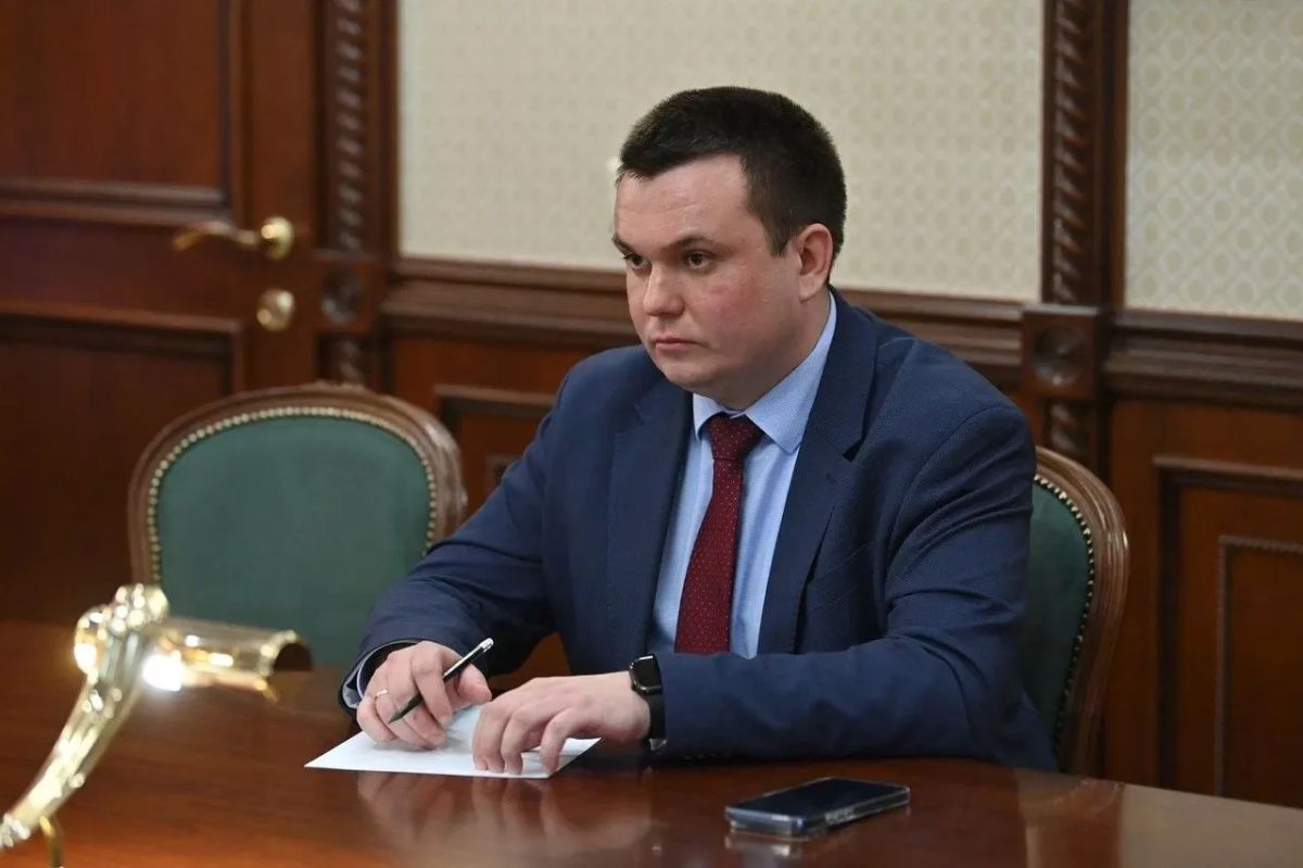 Артур Парфенчиков встретился с представителями всех фракций Законодательного Собрания Республики Карелия VIII созыва Артур Парфенчиков встретился с представителями всех фракций Законодательного Собрания Республики Карелия VIII созыва