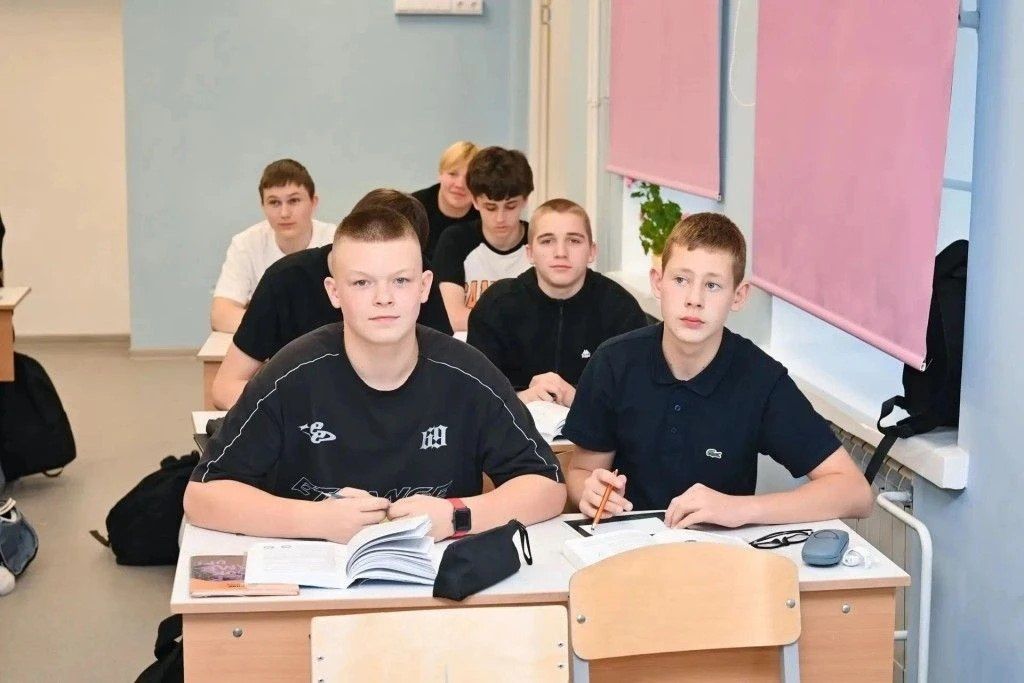 Глава Карелии оценил капитальный ремонт школы № 4 в Сортавале Глава Карелии оценил капитальный ремонт школы № 4 в Сортавале