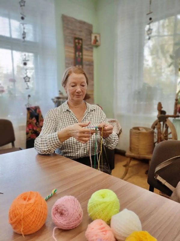 Колыхматова: Нина Сергеевна, Татьяна Михайловна и Марина Константиновна — жительницы микрорайона Древлянка, а также удивительные мастерицы! Колыхматова: Нина Сергеевна, Татьяна Михайловна и Марина Константиновна — жительницы микрорайона Древлянка, а также удивительные мастерицы!